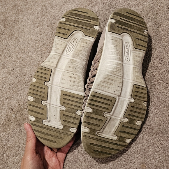 Taupe keen uneek water shoes 8.5 - Picture 2 of 3